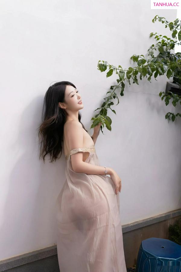 [XiuRen]高清写真图 2025.08.04 No.10619 唐安琪 浅色薄纱